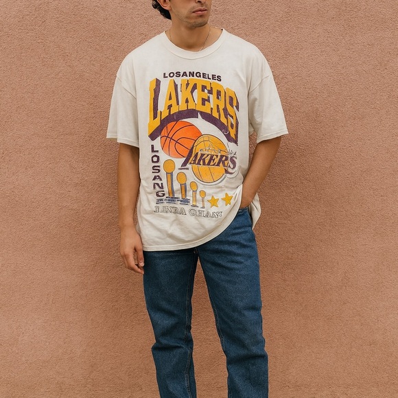 Los Angeles Lakers 17x NBA Champions Graphic Tee – White – XL 2024 NBA License - Picture 1 of 5